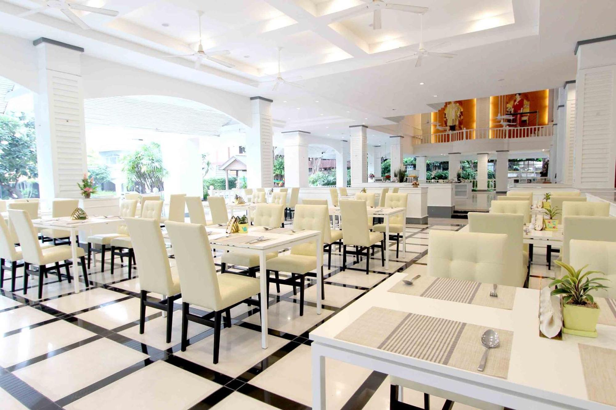 Pooh Beach Resort & Spa Bãi biển Jomtien Ngoại thất bức ảnh